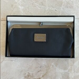 ✅ NIB Kenneth Cole leather clutch